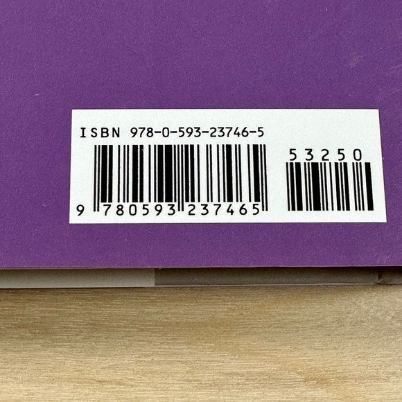 The Light We Carry: Overcoming in Uncertain Times - Michelle Obama Hardcover NEW - Picture 3 of 3